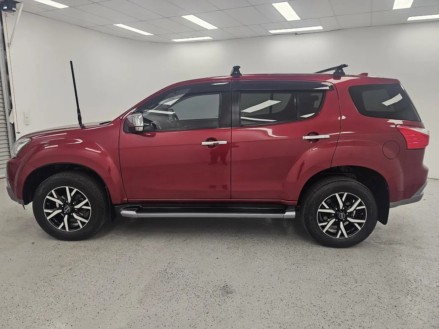 2020 Isuzu MU-X Gallery Image 6