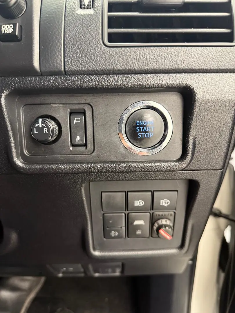 2021 Toyota Landcruiser Prado Gallery Image 30