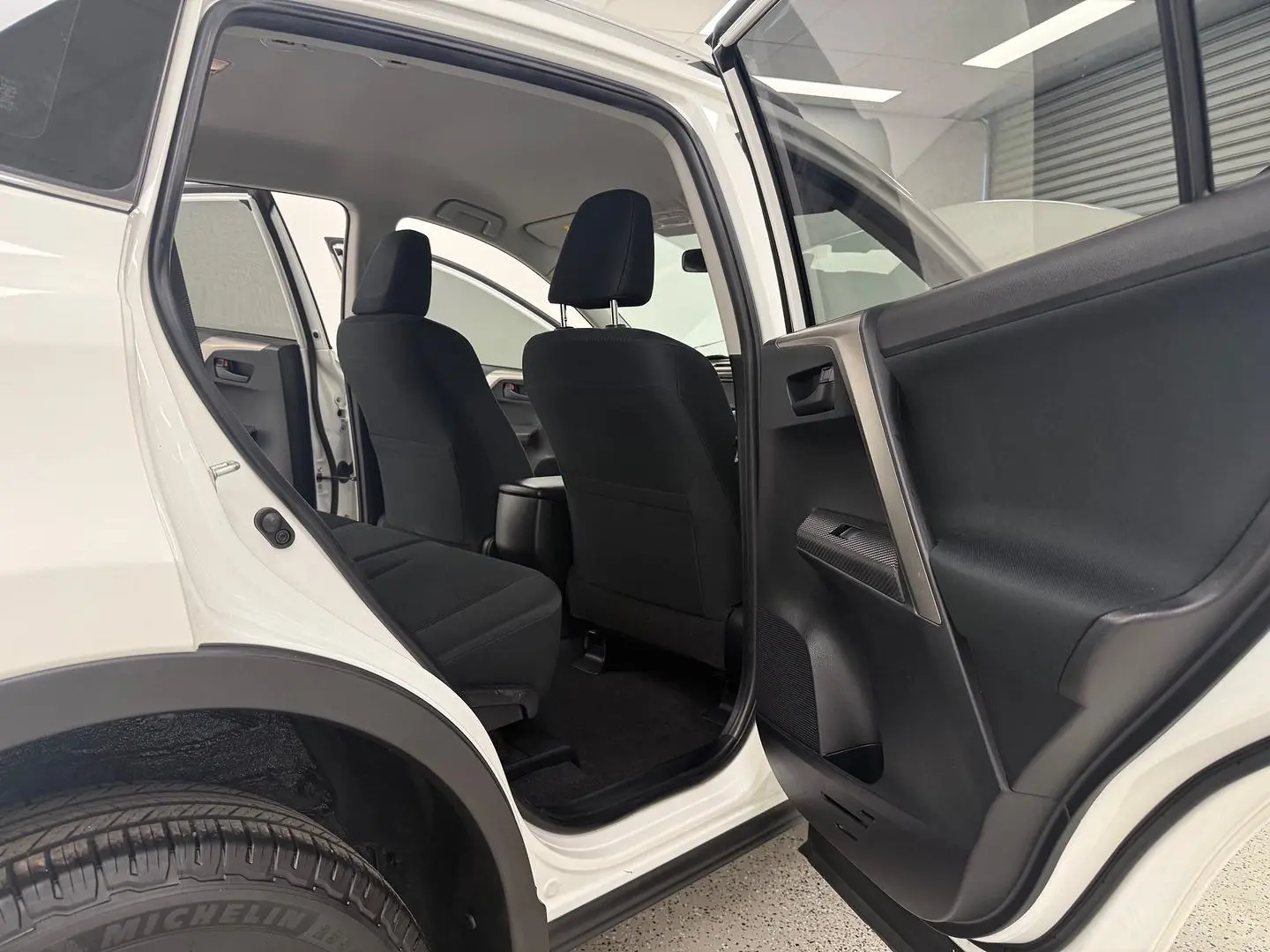 2014 Toyota RAV4 Gallery Image 17