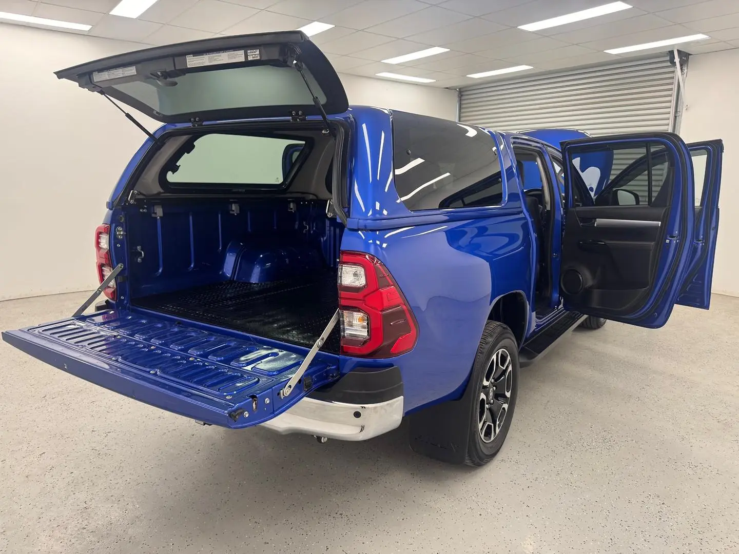 2023 Toyota Hilux Gallery Image 9