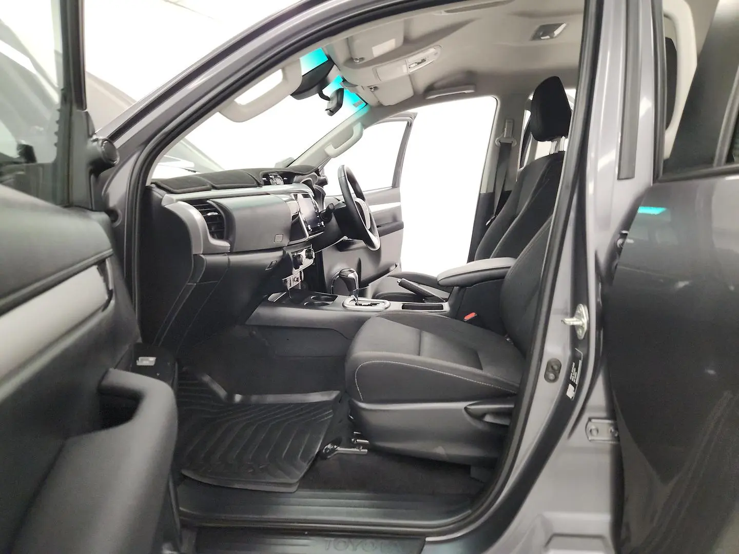 2022 Toyota Hilux Gallery Image 18