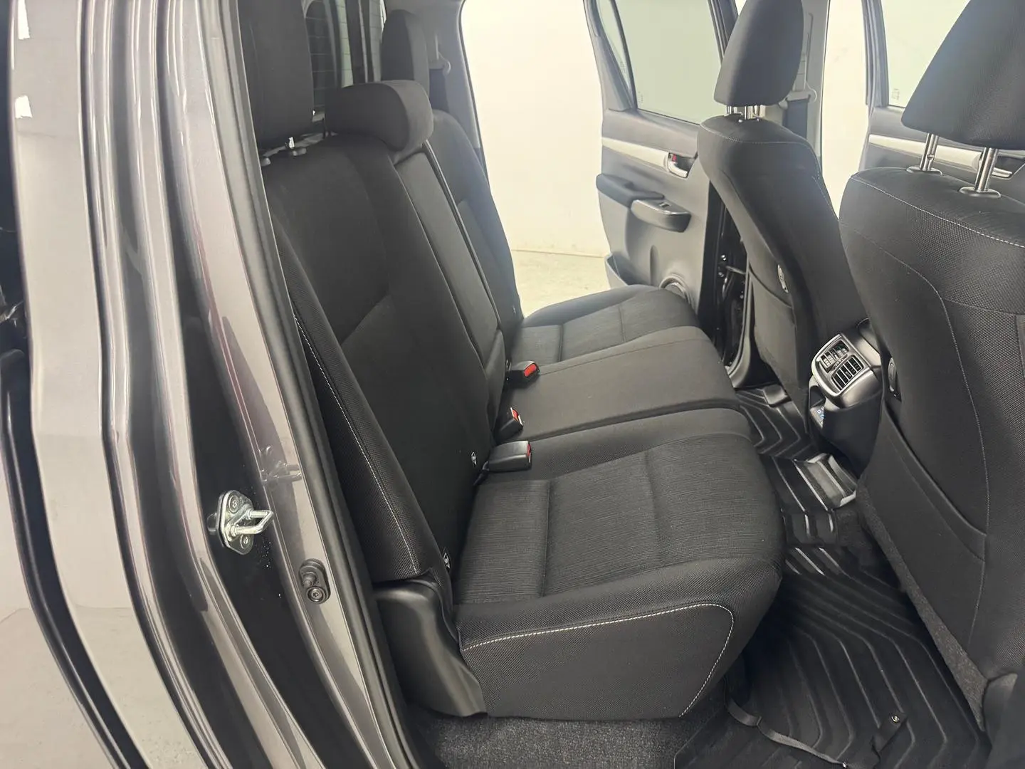 2025 Toyota Hilux Gallery Image 27