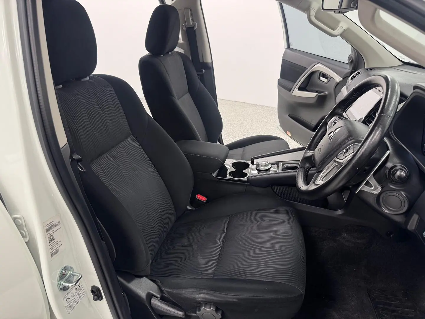 2022 Mitsubishi Pajero Sport Gallery Image 25