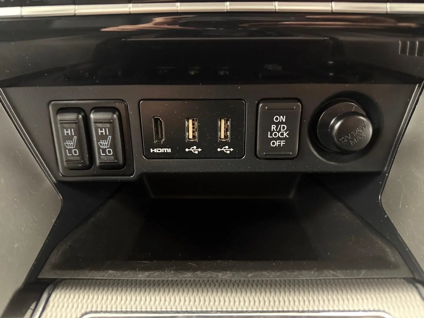 2021 Mitsubishi Pajero Sport Gallery Image 35