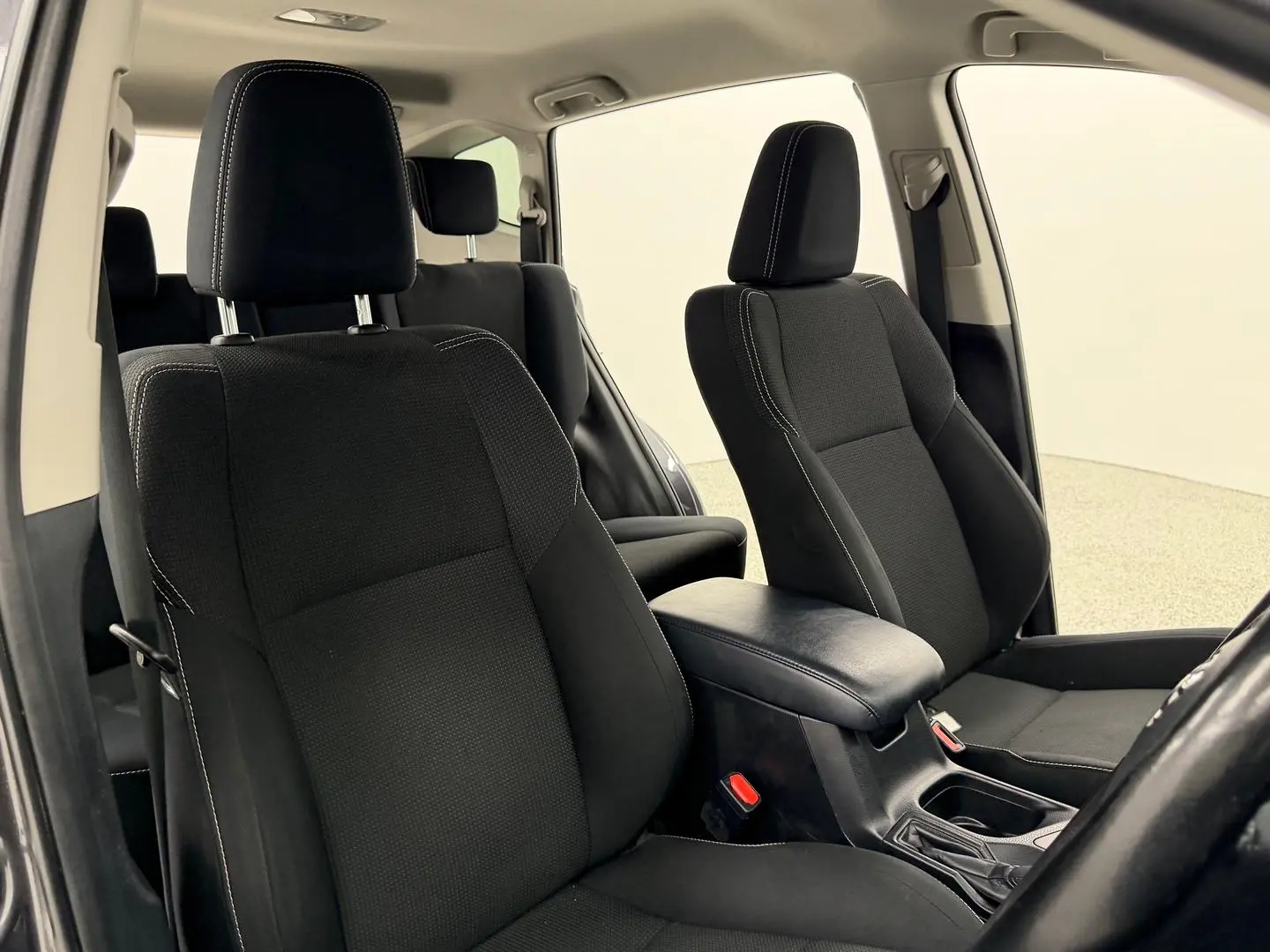2018 Toyota RAV4 Gallery Image 27