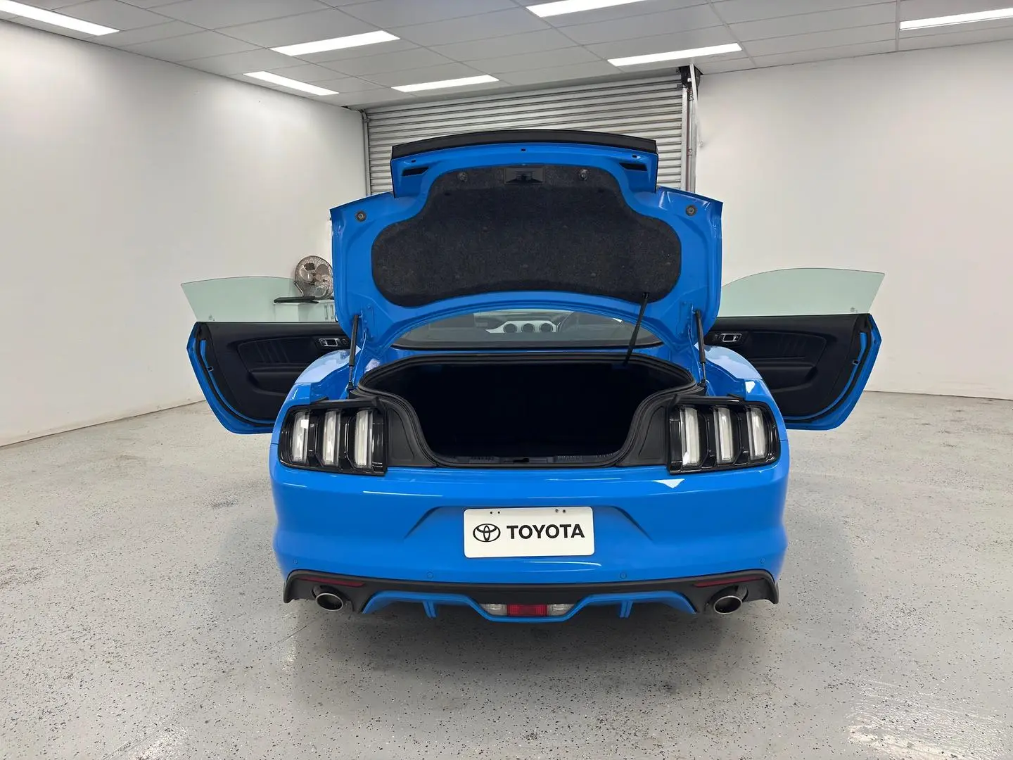 2017 Ford Mustang Gallery Image 11