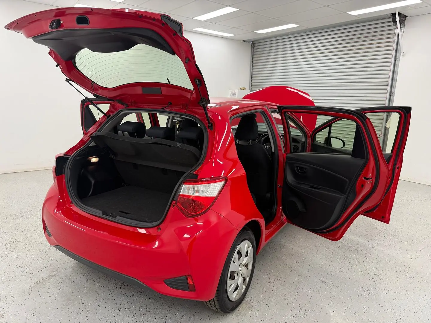 2017 Toyota Yaris Gallery Image 16