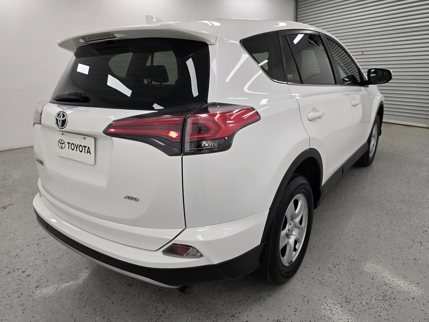 2018 Toyota Rav4 Gallery Image 3