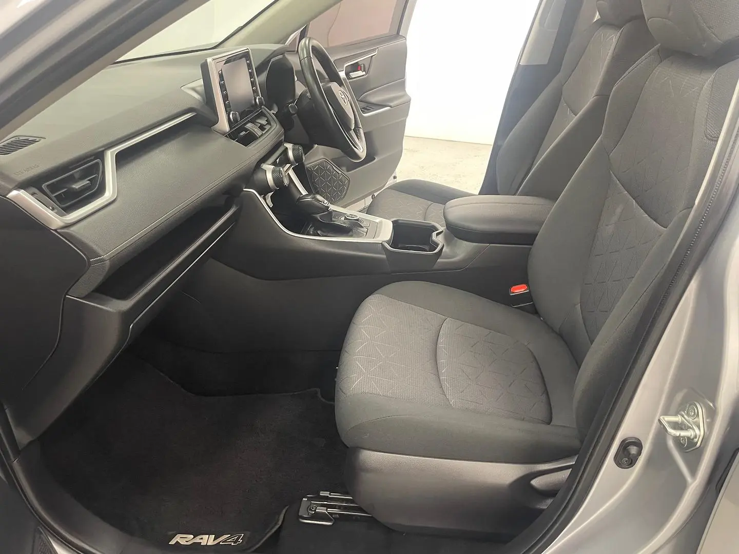 2022 Toyota RAV4 Gallery Image 18
