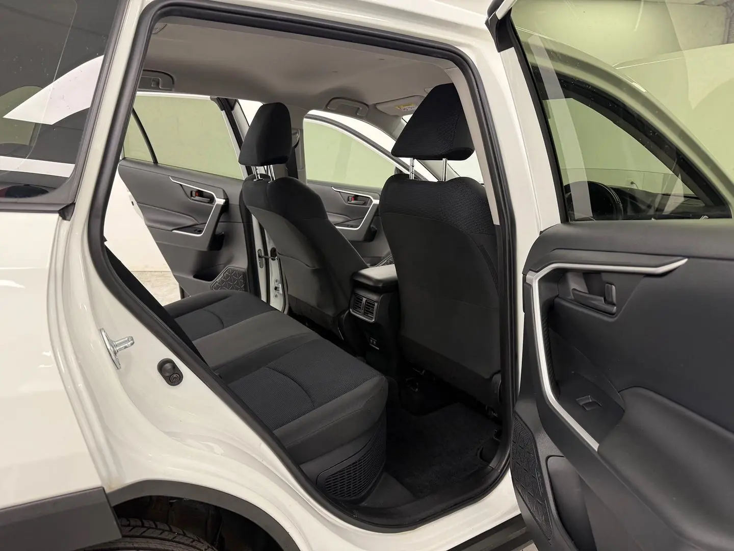 2022 Toyota RAV4 Gallery Image 17