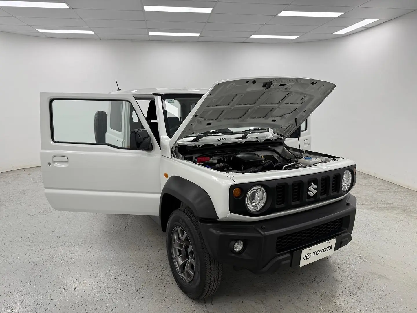 2023 Suzuki Jimny Gallery Image 17