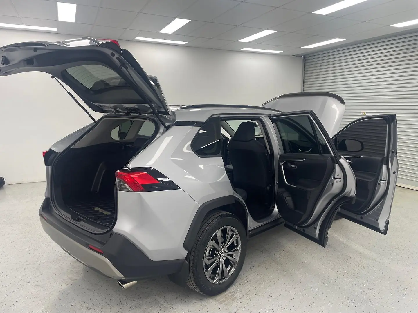 2022 Toyota RAV4 Gallery Image 10