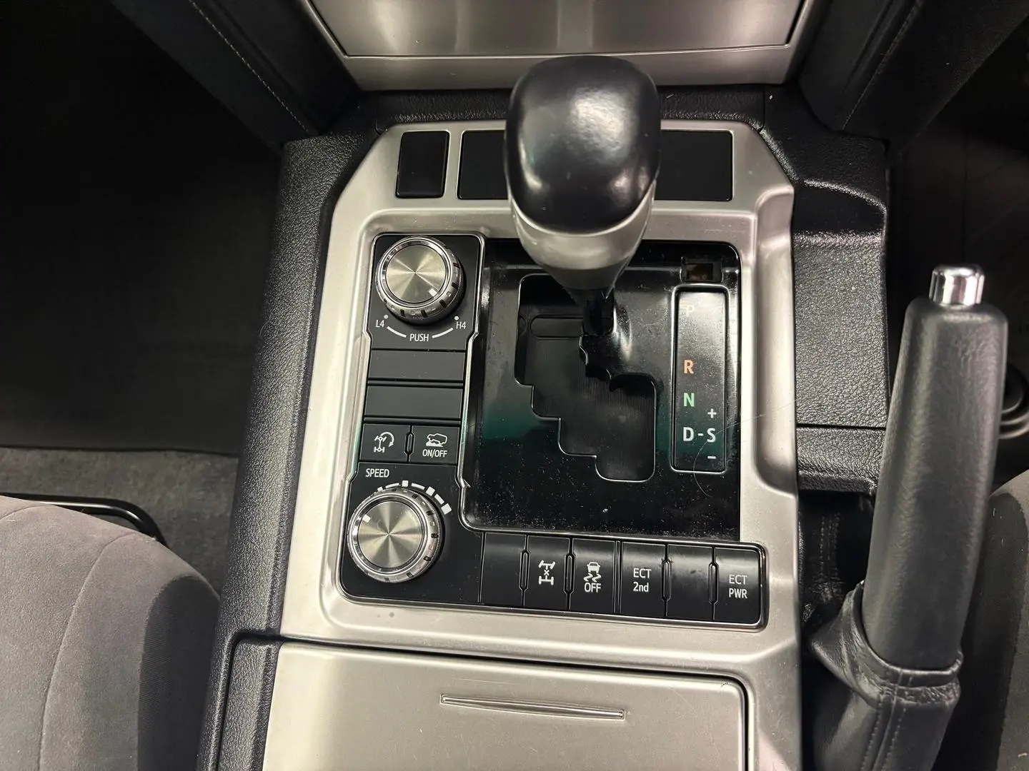2017 Toyota Landcruiser Gallery Image 31