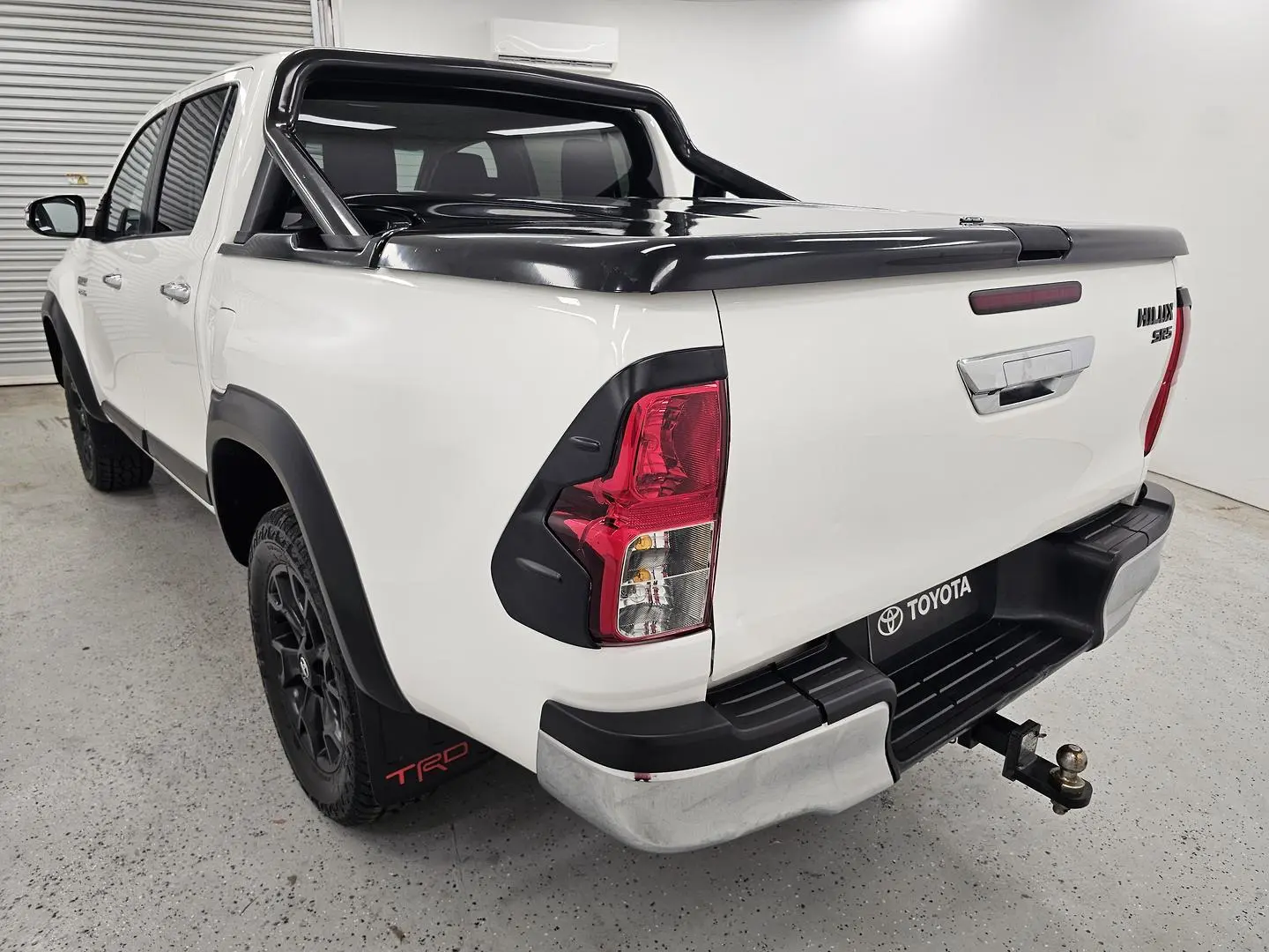 2017 Toyota Hilux Gallery Image 5