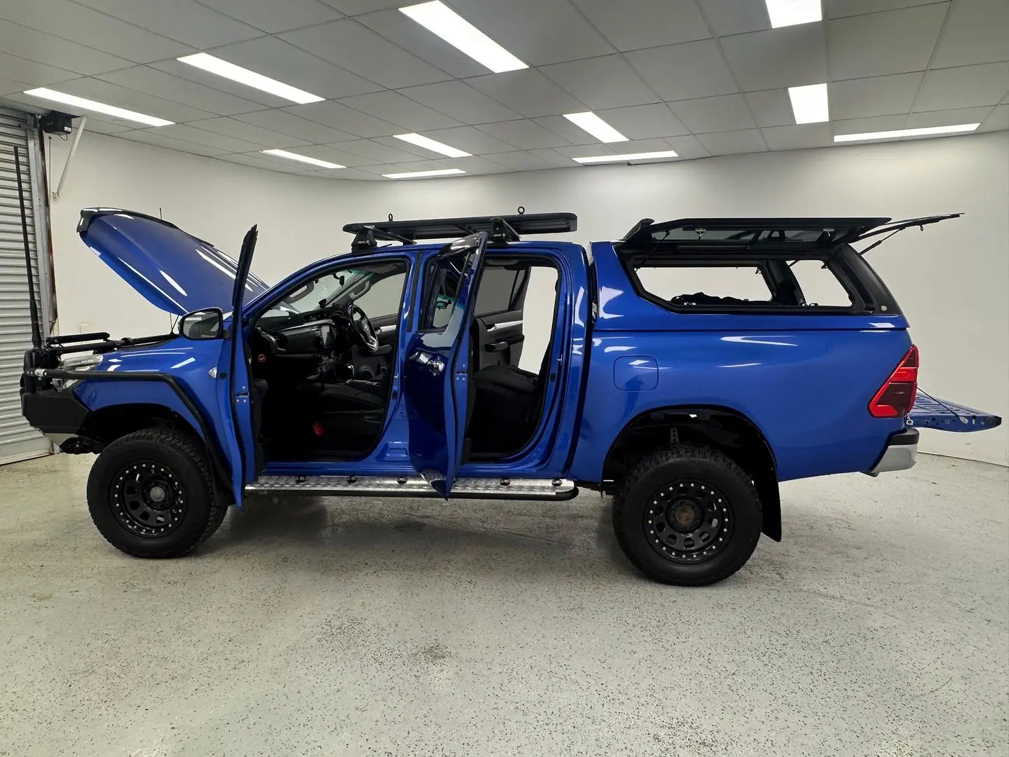 2016 Toyota Hilux Gallery Image 11