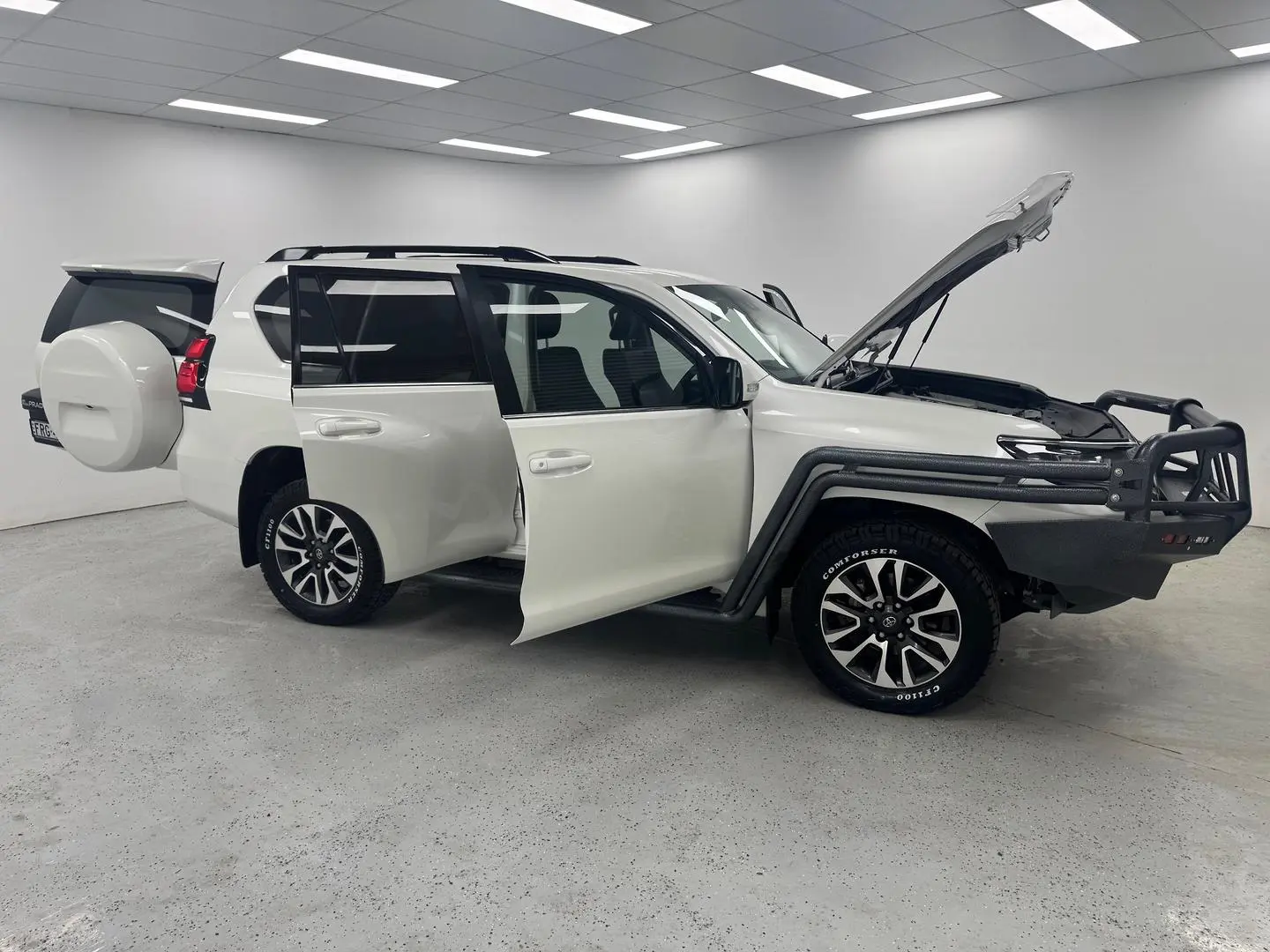 2023 Toyota Landcruiser Prado Gallery Image 8