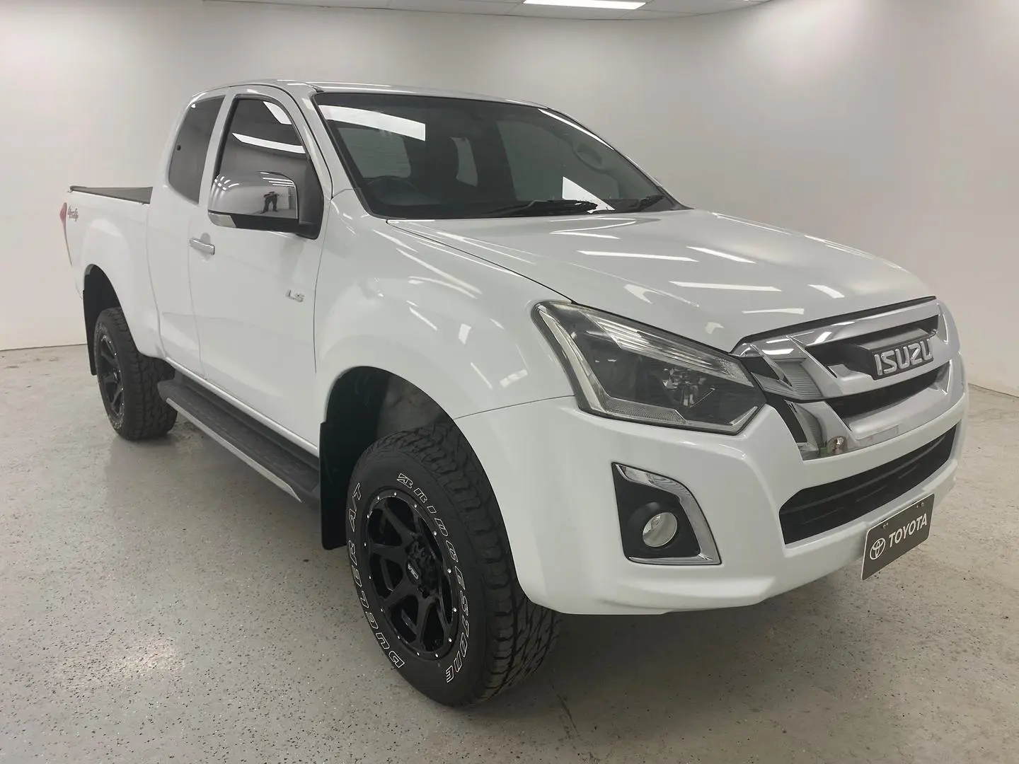 2019 Isuzu D-Max Gallery Image 1