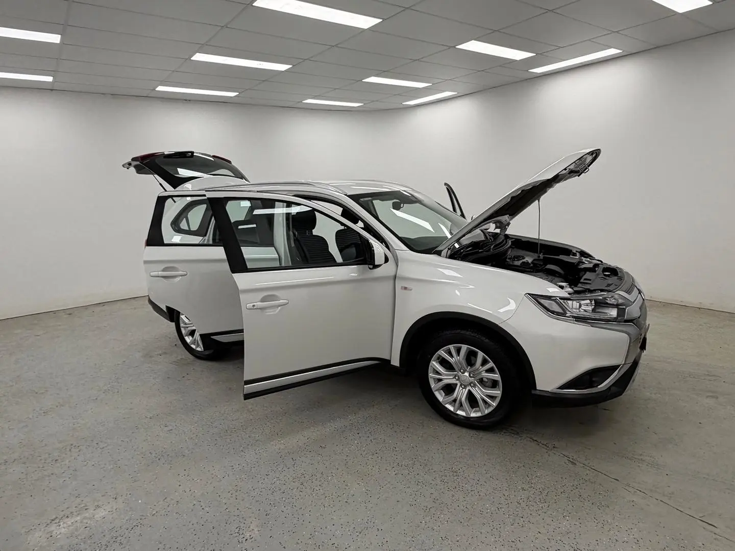 2020 Mitsubishi Outlander Gallery Image 8