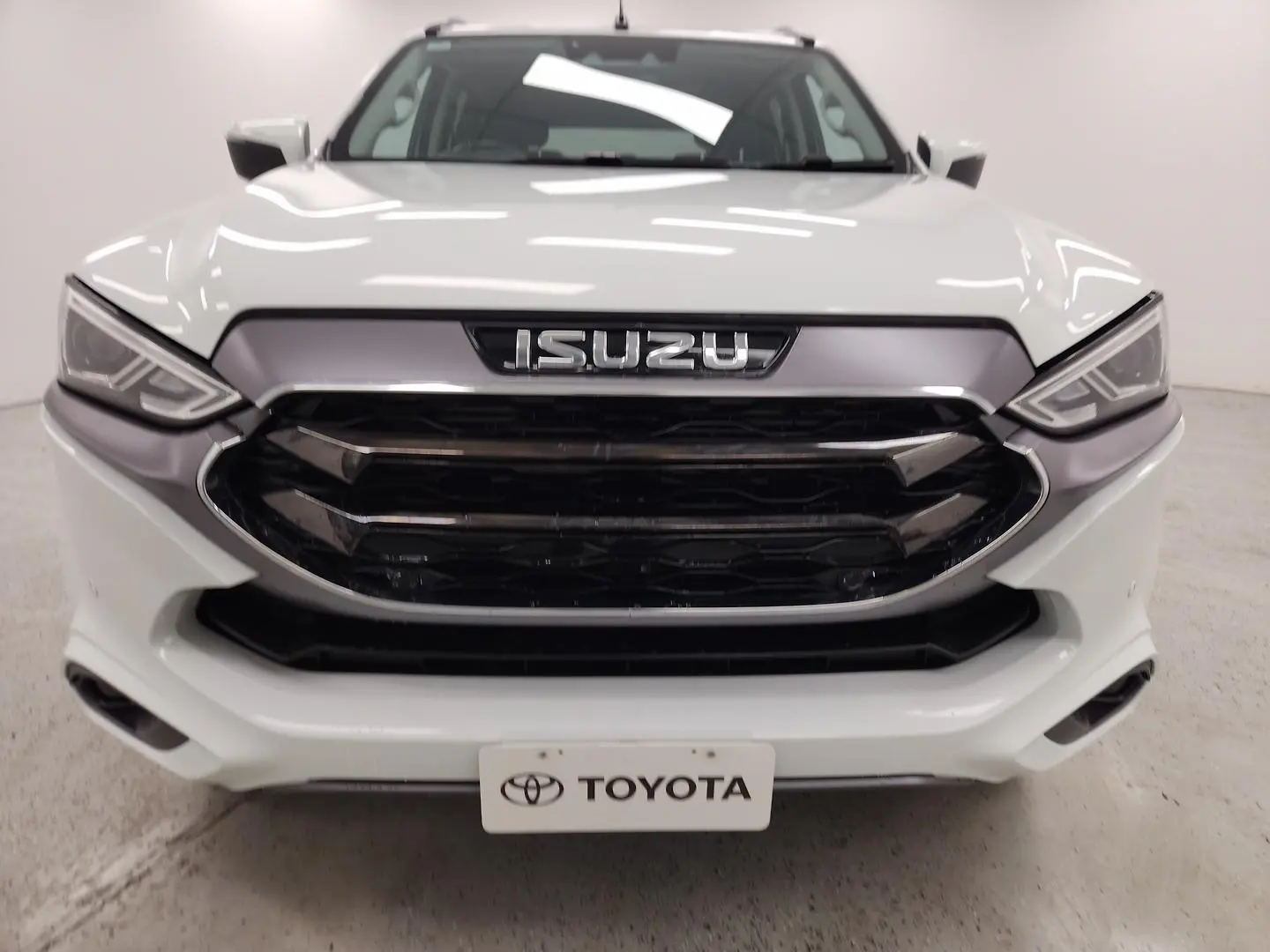 2023 Isuzu MU-X Gallery Image 37