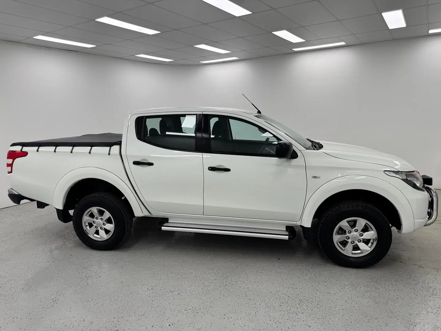 2018 Mitsubishi Triton Gallery Image 2