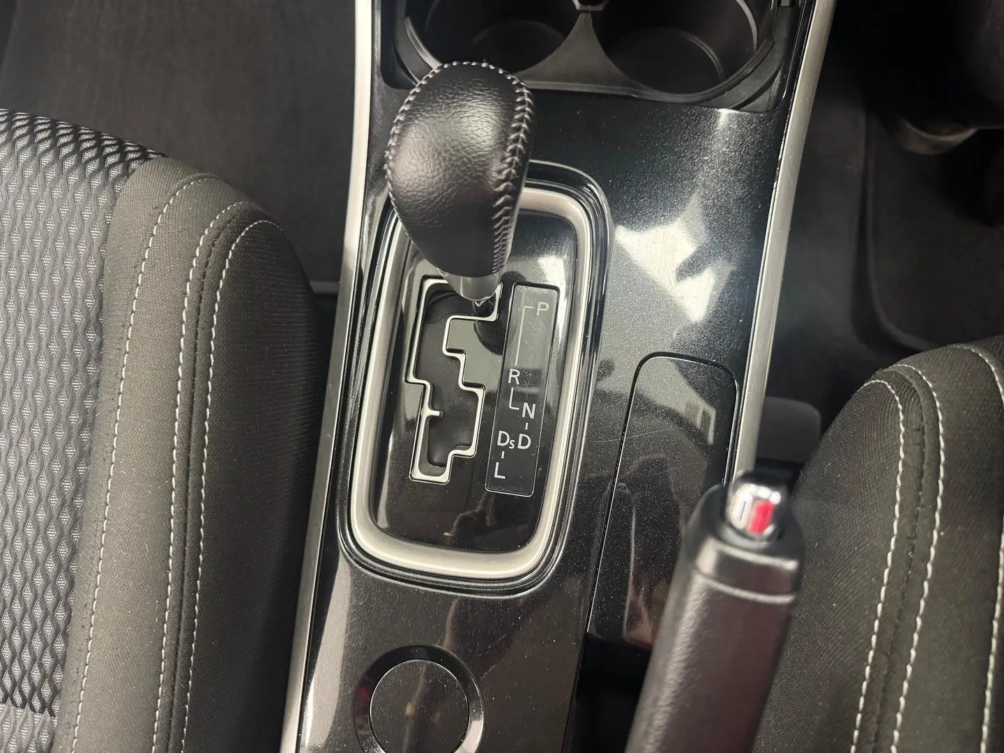 2018 Mitsubishi Outlander Gallery Image 23