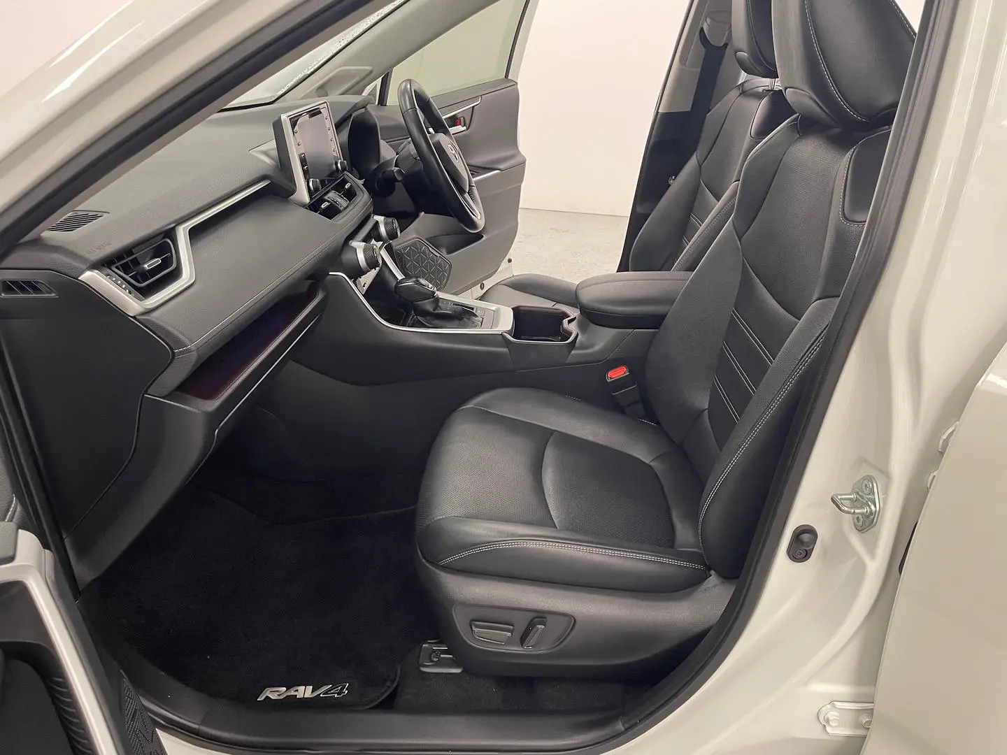 2022 Toyota RAV4 Gallery Image 18