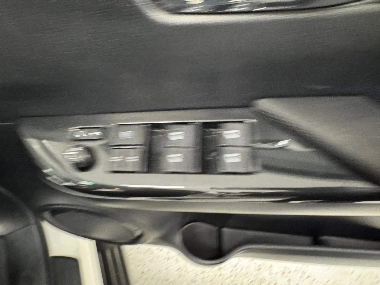 2017 Toyota Hilux Gallery Image 23
