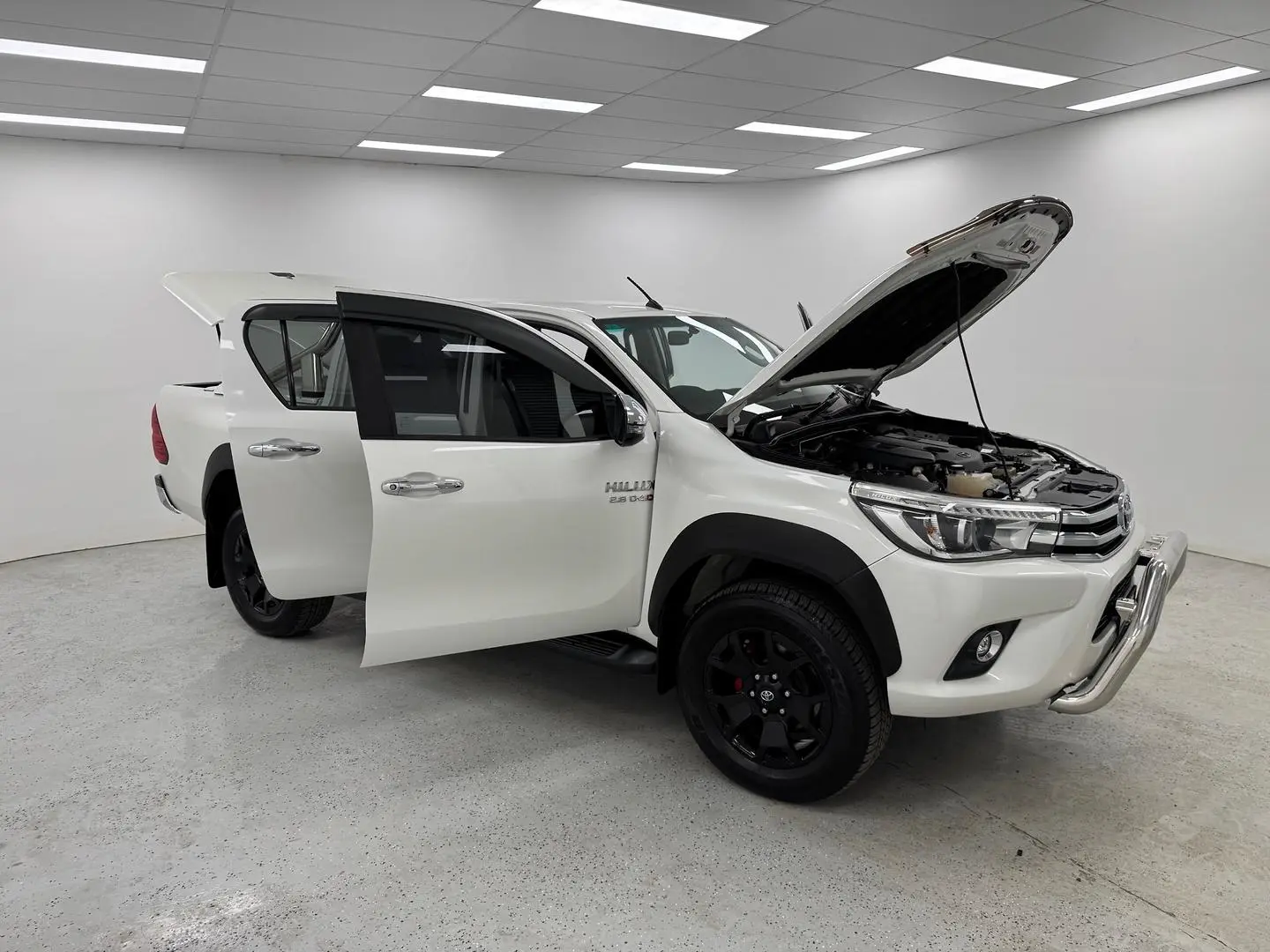 2017 Toyota Hilux Gallery Image 8