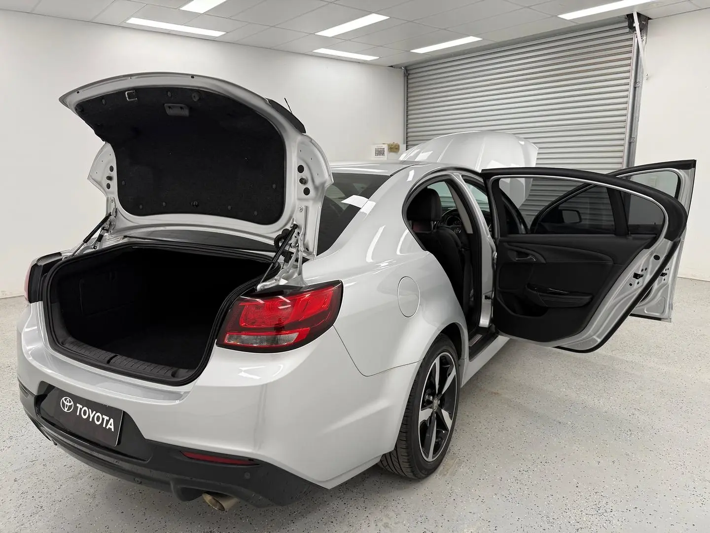 2017 Holden Commodore Gallery Image 16