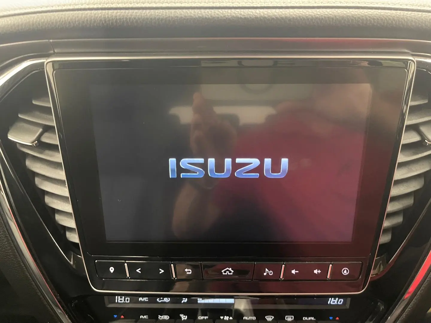 2021 Isuzu MU-X Gallery Image 26