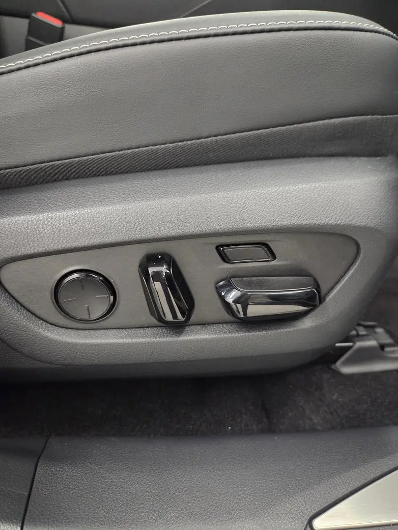 2025 Lexus RX Gallery Image 35