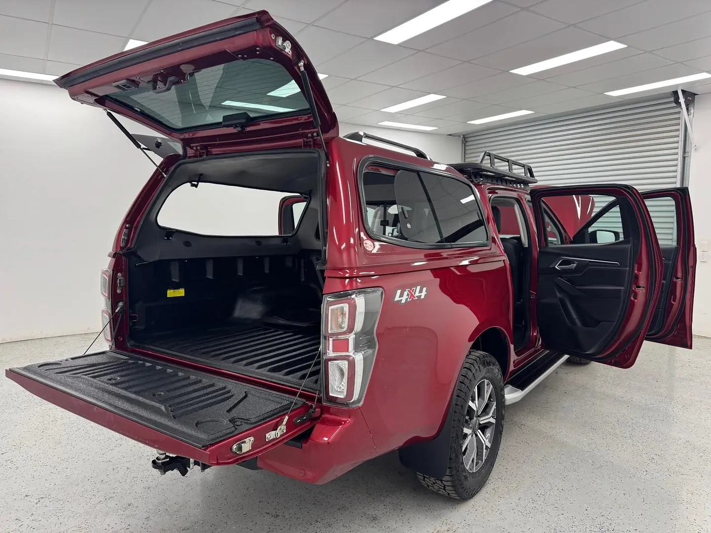 2022 Isuzu D-MAX Gallery Image 9