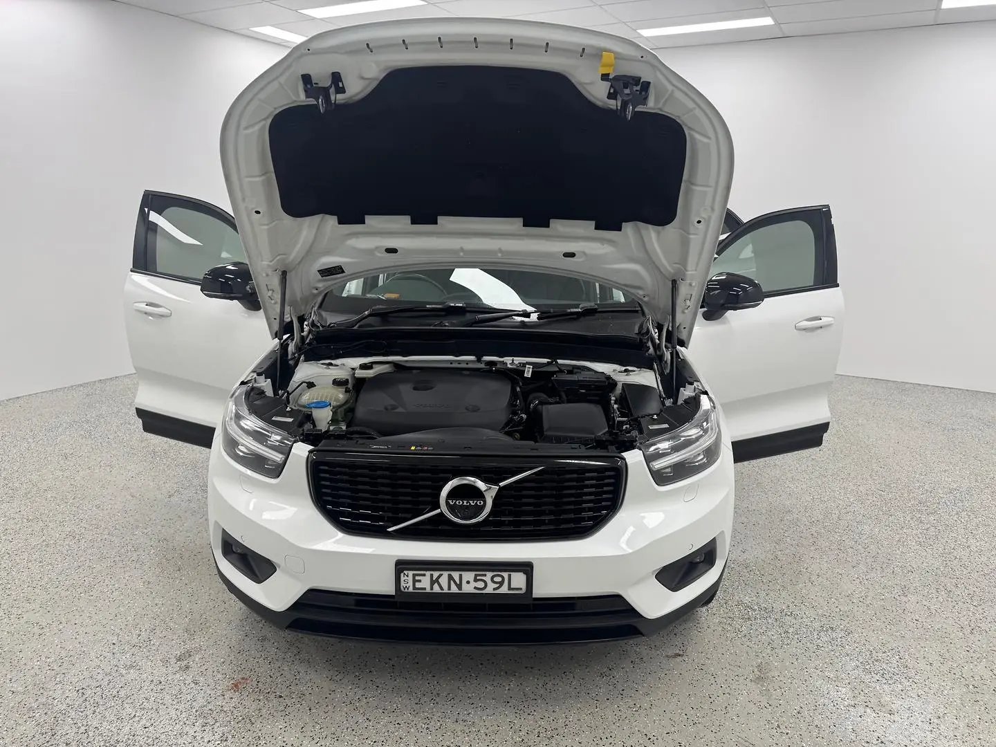2020 Volvo XC40 Gallery Image 13