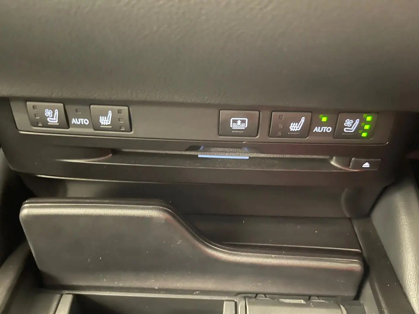 2021 Lexus ES Gallery Image 25