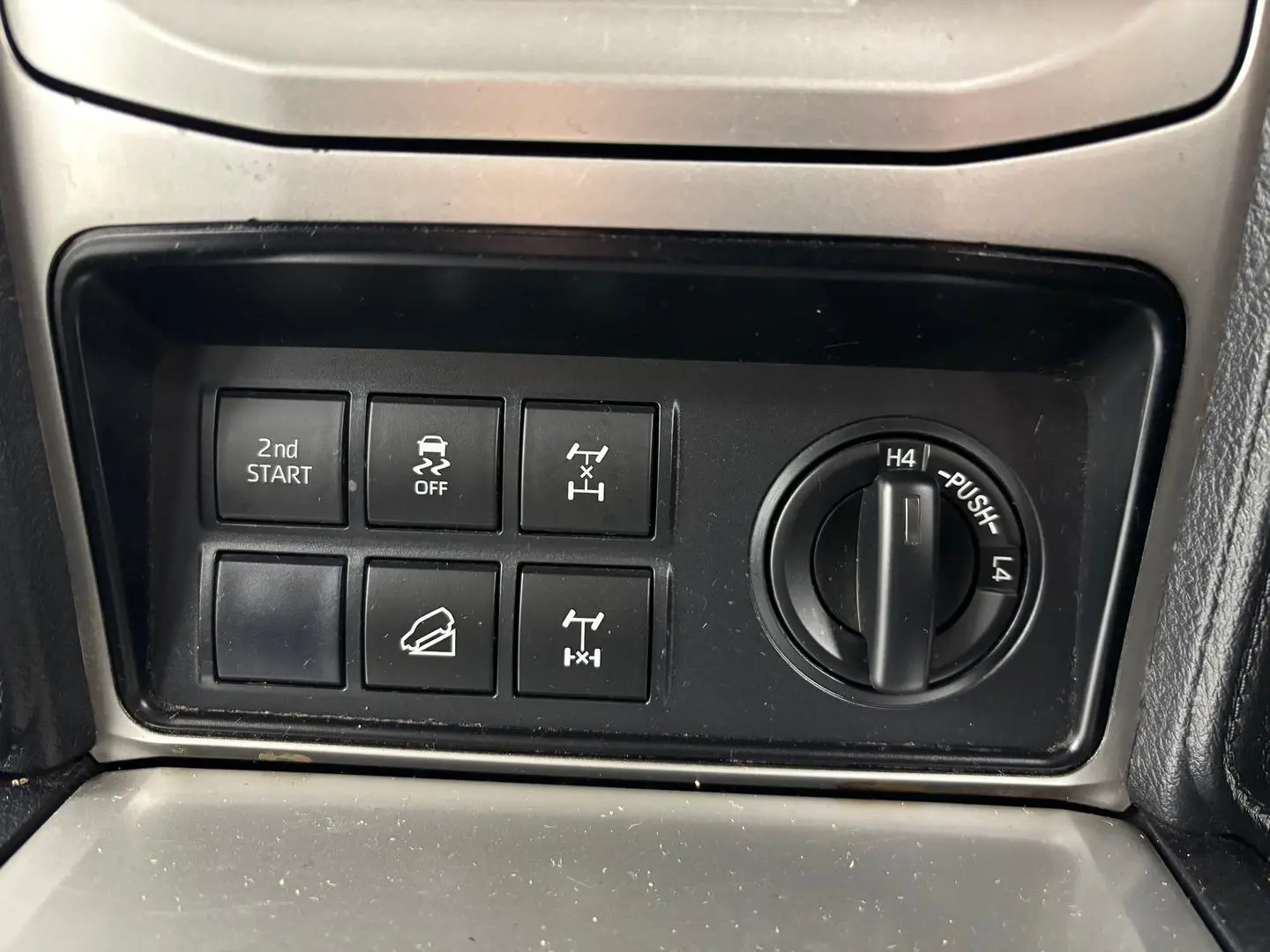 2018 Toyota Landcruiser Prado Gallery Image 32