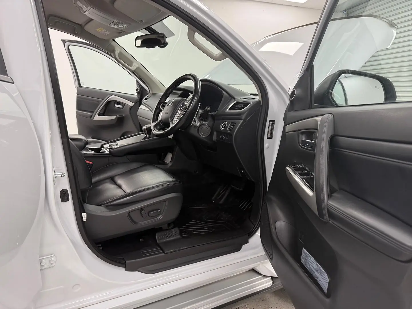 2021 Mitsubishi Pajero Sport Gallery Image 22