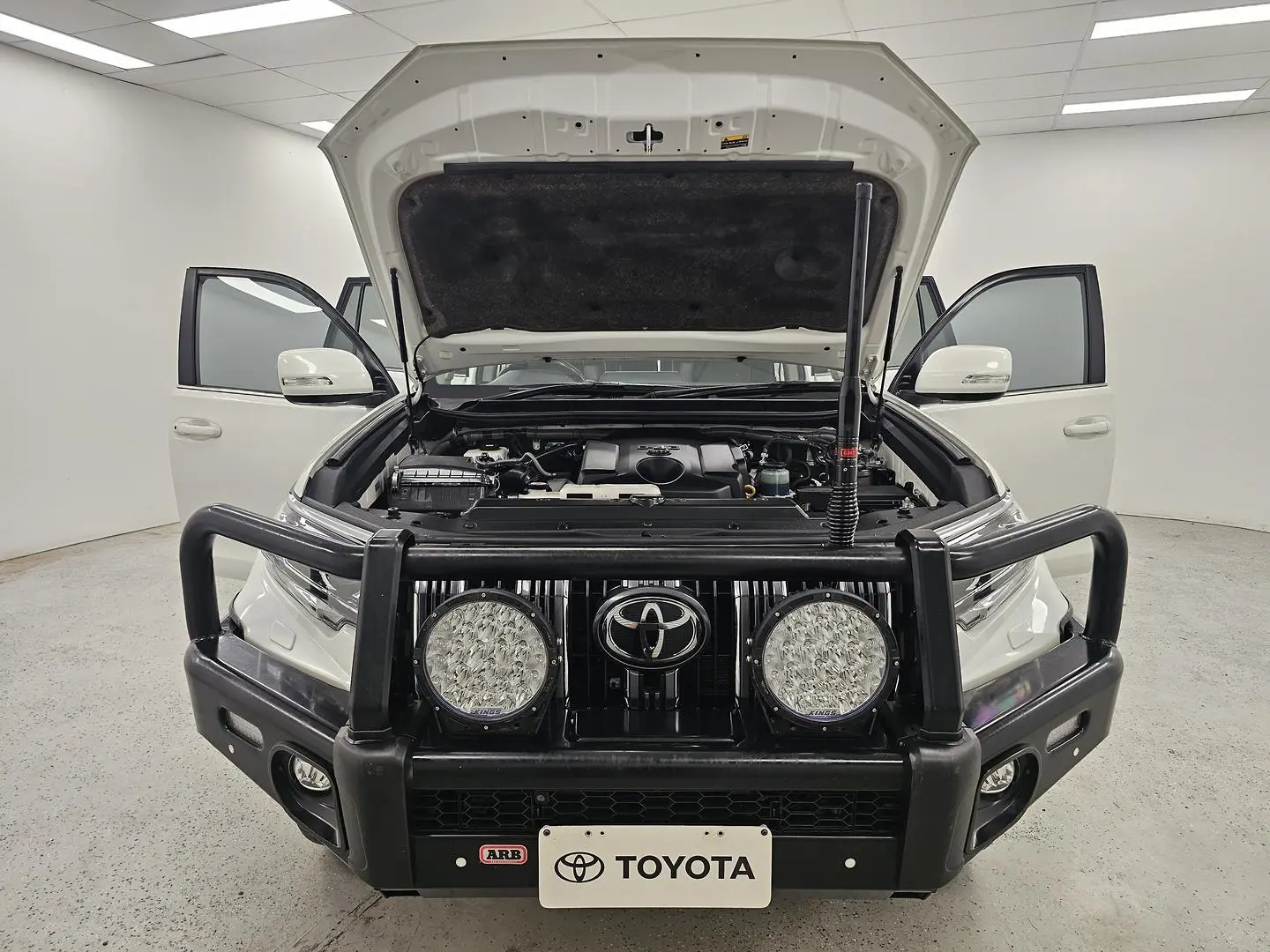 2023 Toyota Landcruiser Prado Gallery Image 27