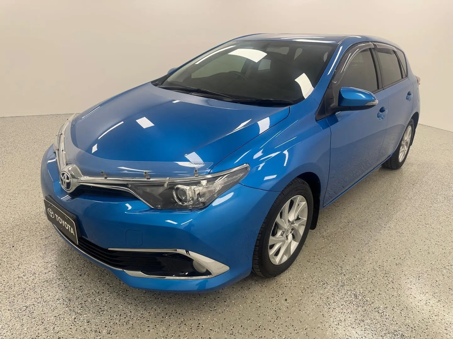 2017 Toyota Corolla Gallery Image 6