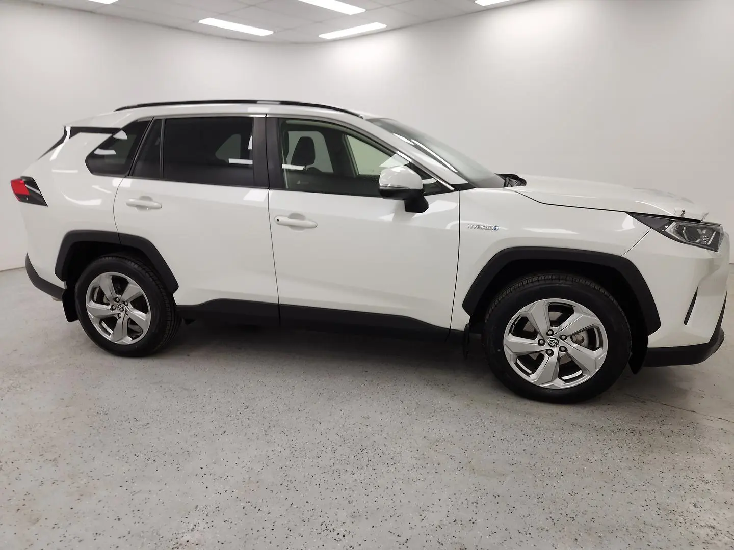 2019 Toyota RAV4 Gallery Image 2
