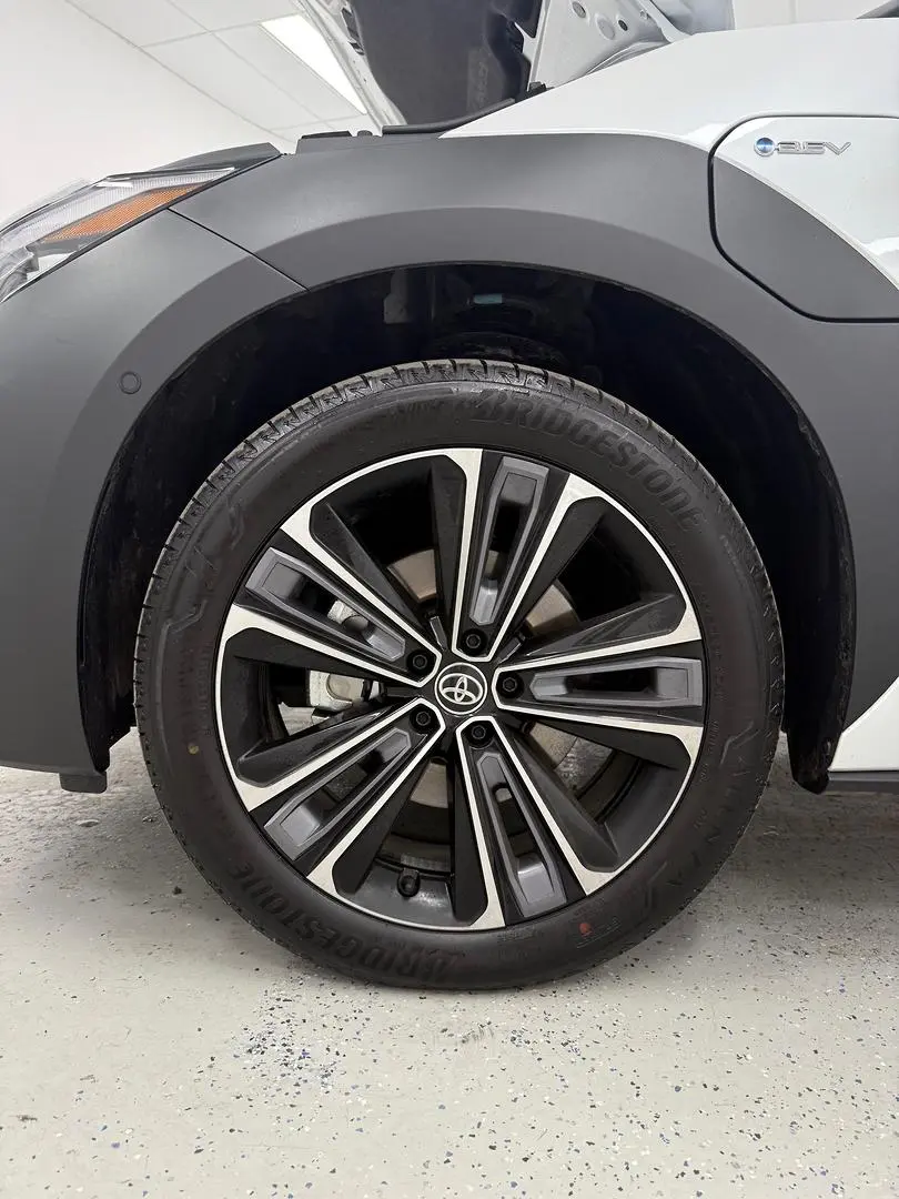 2025 Toyota bZ4X Gallery Image 9