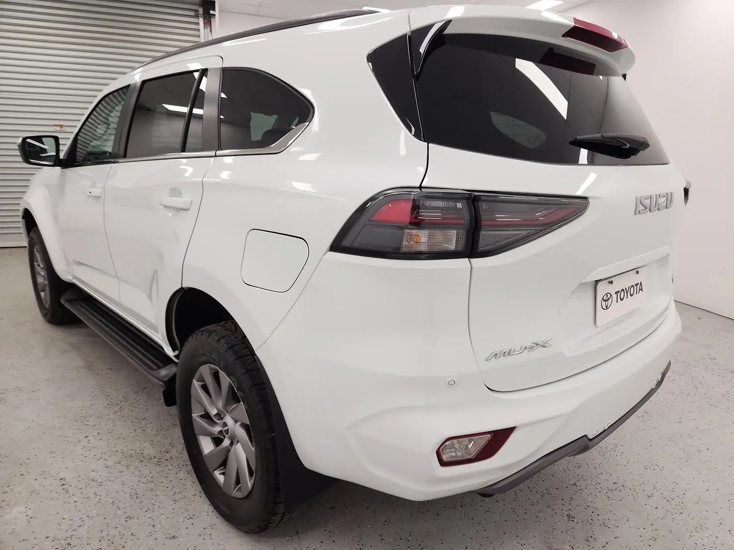 2023 Isuzu MU-X Gallery Image 5