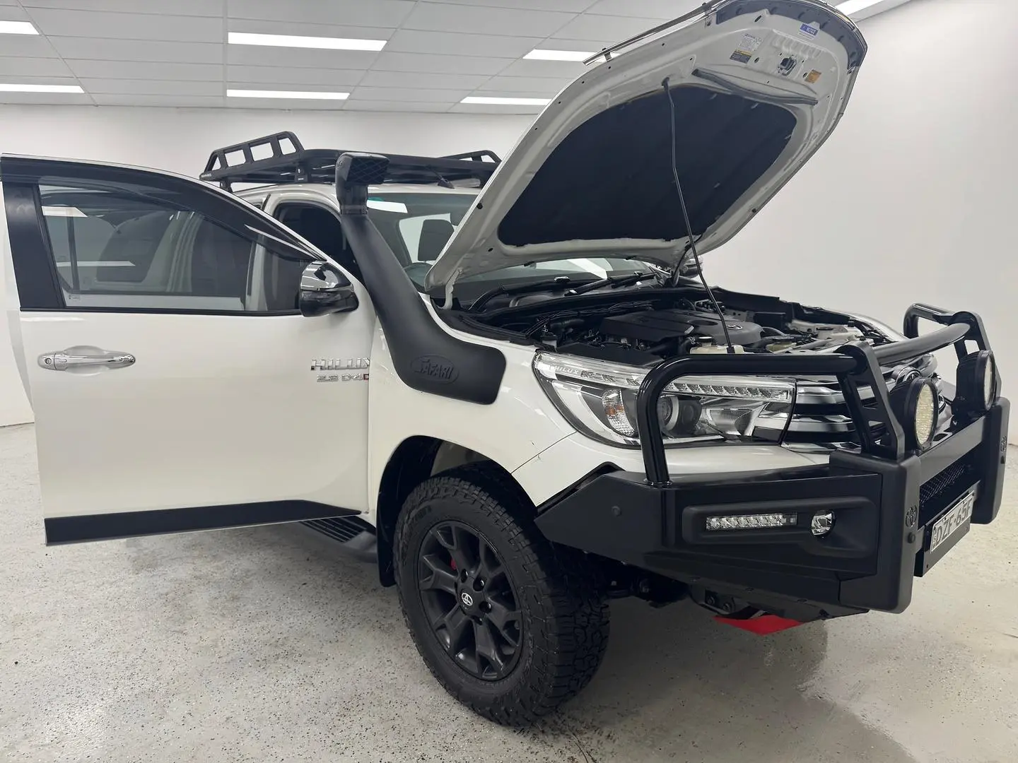 2018 Toyota Hilux Gallery Image 8