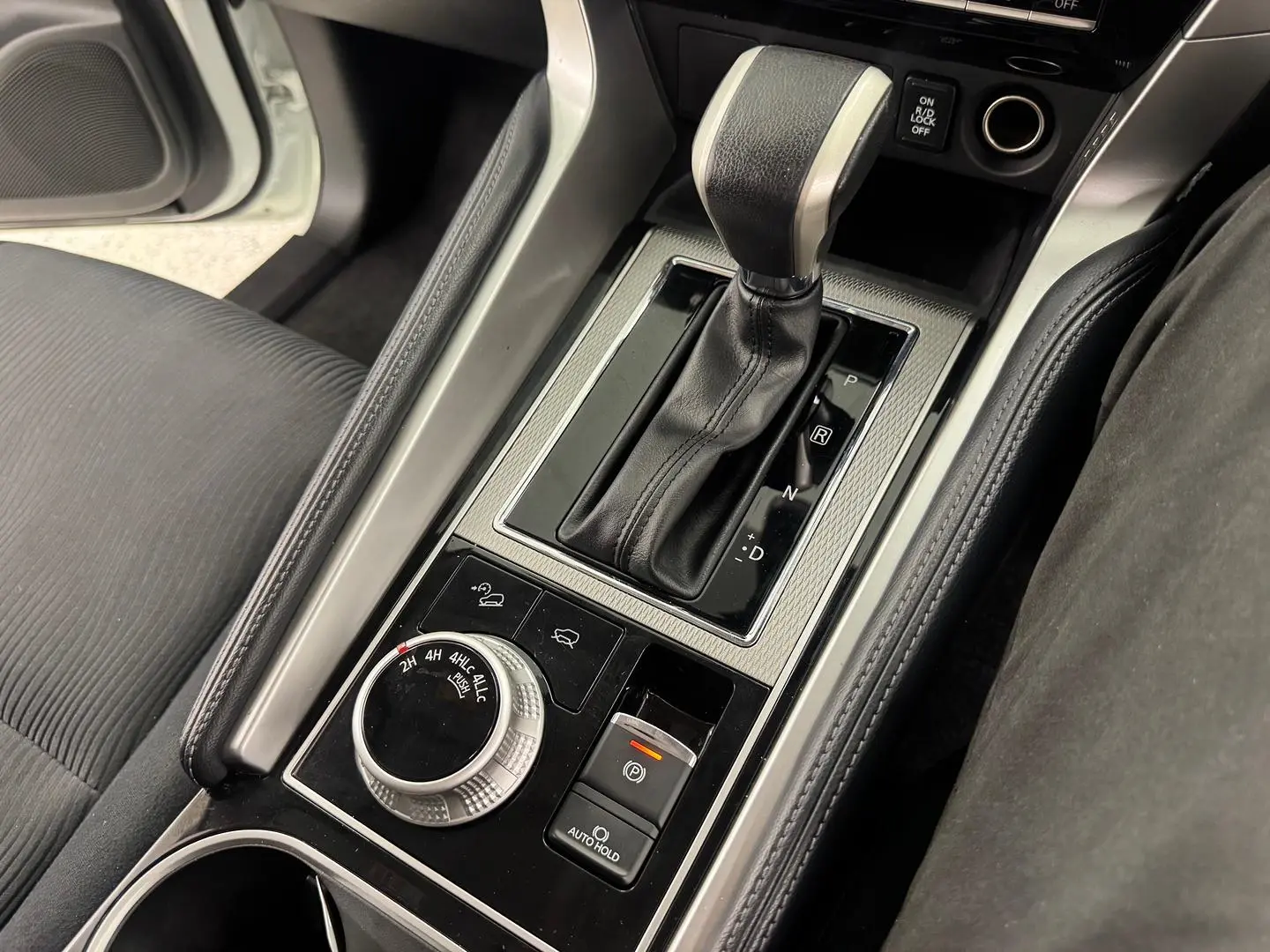 2022 Mitsubishi Pajero Sport Gallery Image 24