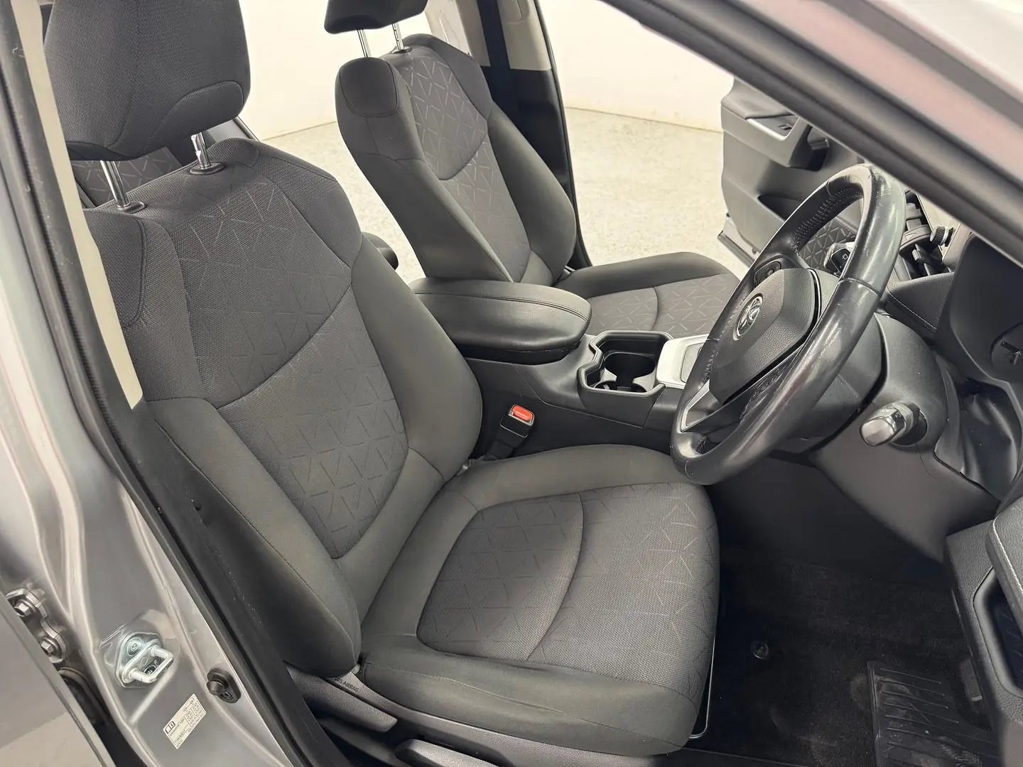 2020 Toyota RAV4 Gallery Image 24