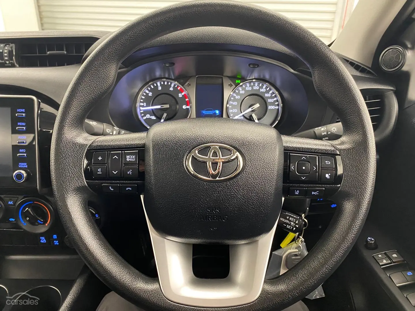 2023 Toyota Hilux Image 22