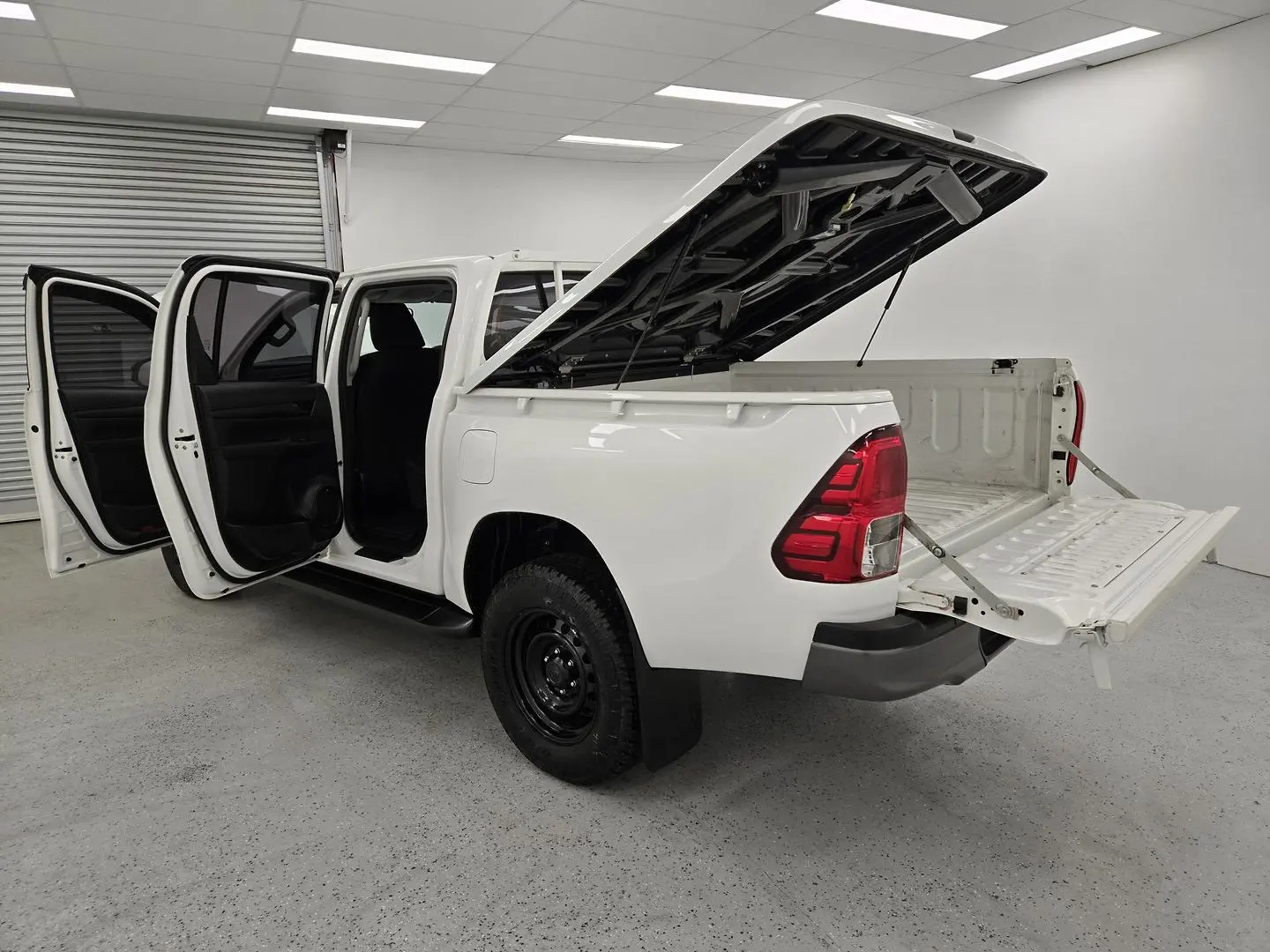 2019 Toyota Hilux Gallery Image 11
