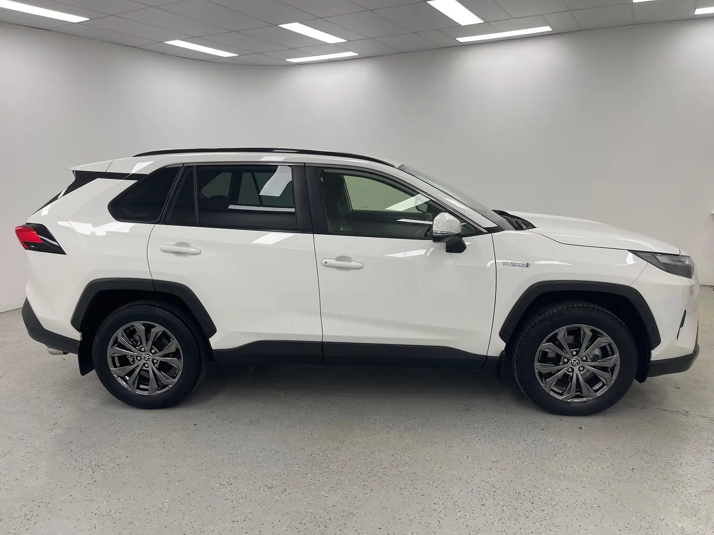 2022 Toyota RAV4 Gallery Image 2