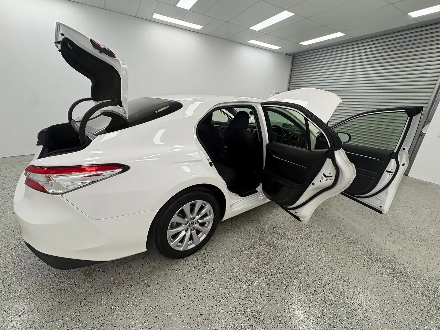 2019 Toyota Camry Gallery Image 11