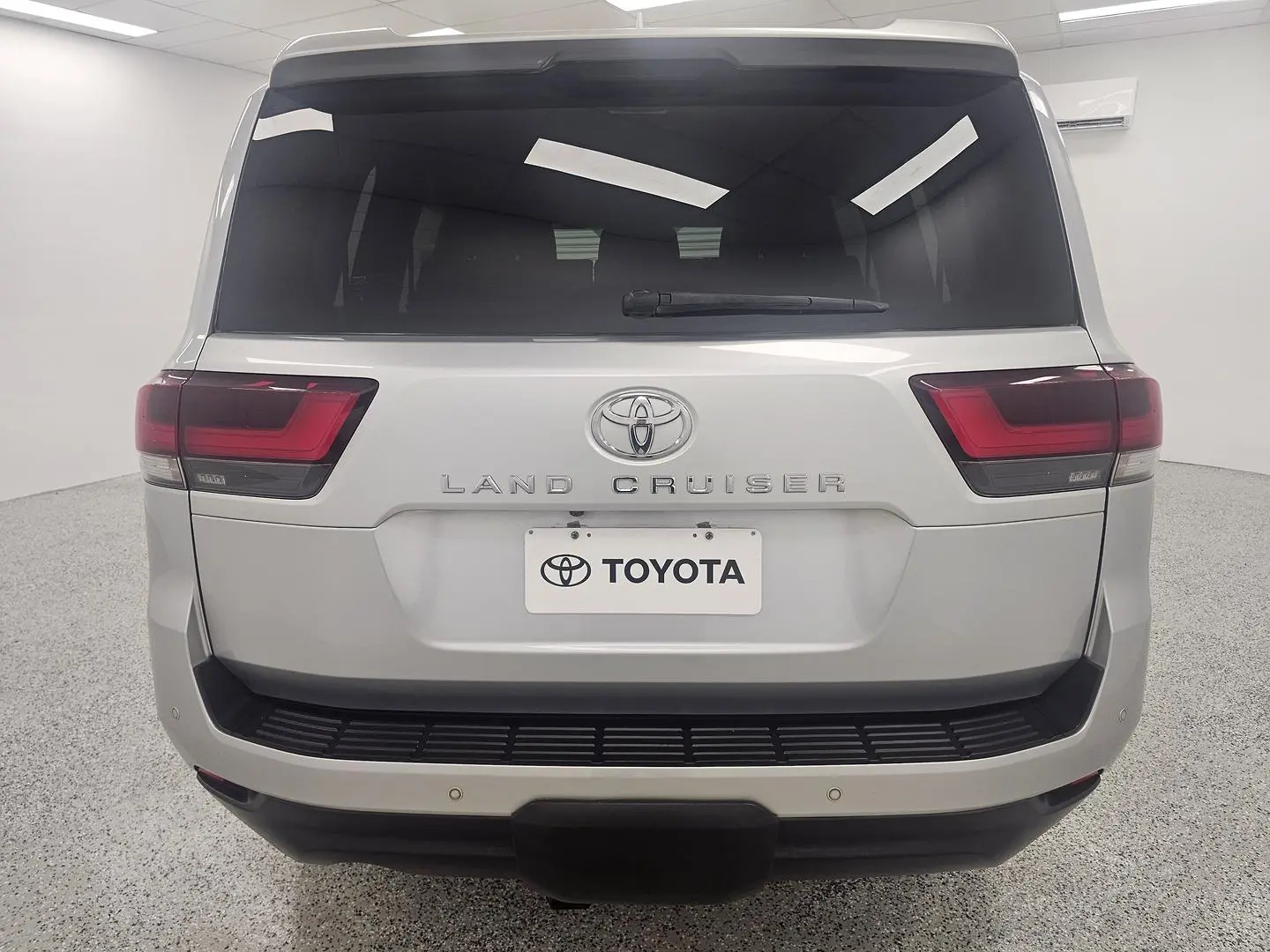 2023 Toyota Landcruiser Gallery Image 4