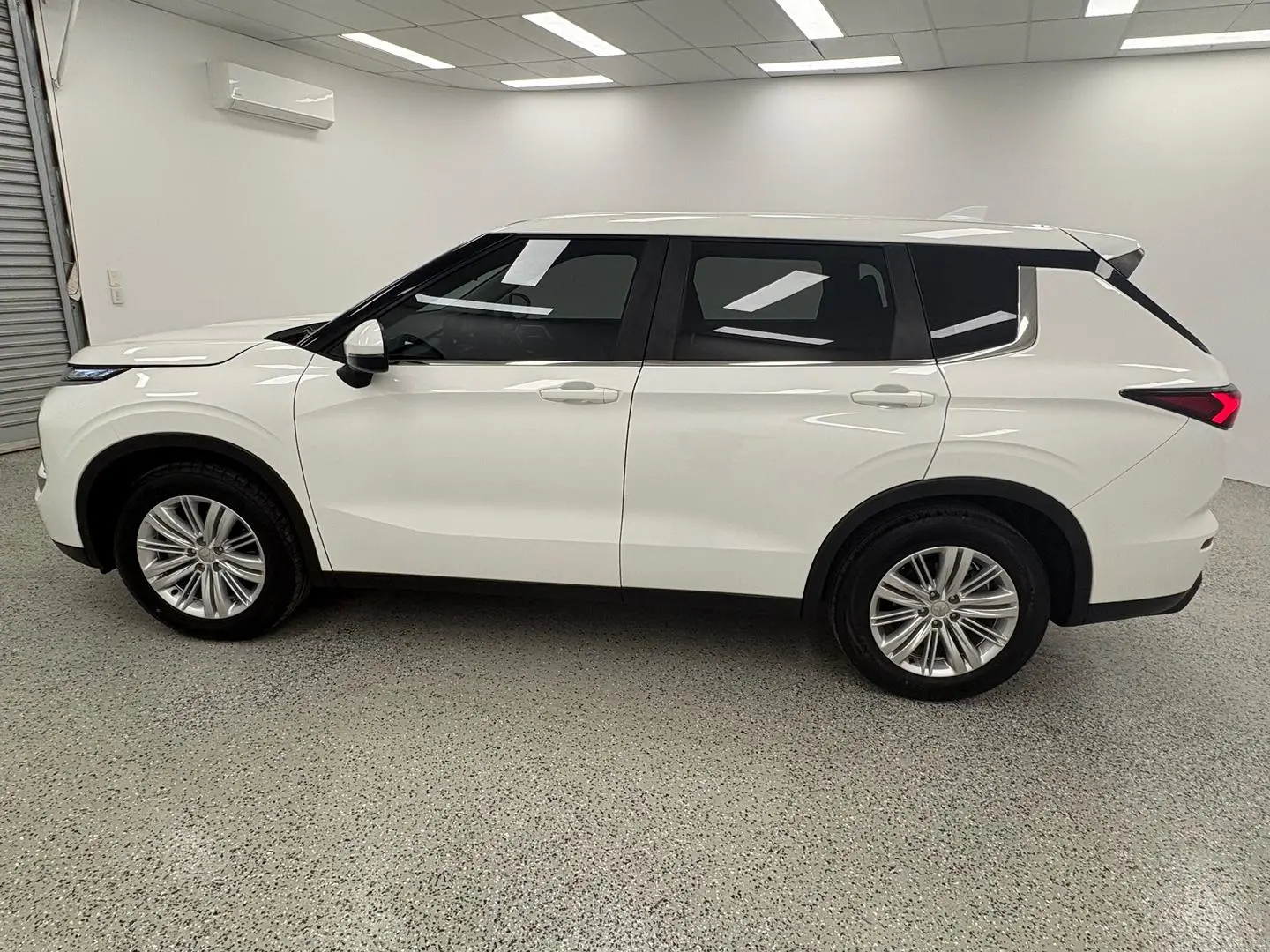 2022 Mitsubishi Outlander Gallery Image 6